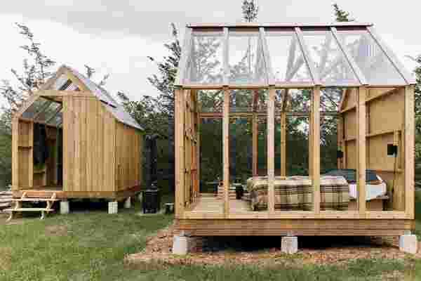 This wooden cabin uses plexiglass to give you uninterrupted views!