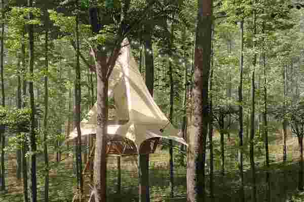 These modular glamping tree tents were designed to encourage sustainable community travel!